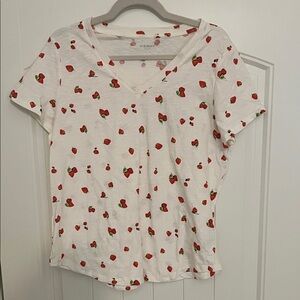 Old Navy Women’s White V-Neck SS Tee with Strawberry Pattern Sz L
